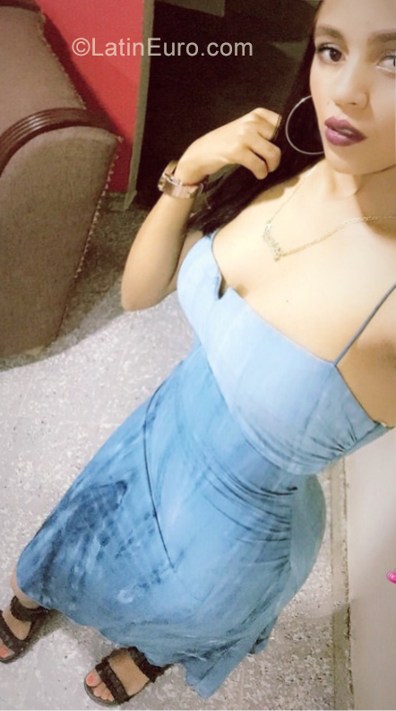 Date this happy Dominican Republic girl Kariny from Santiago DO34916