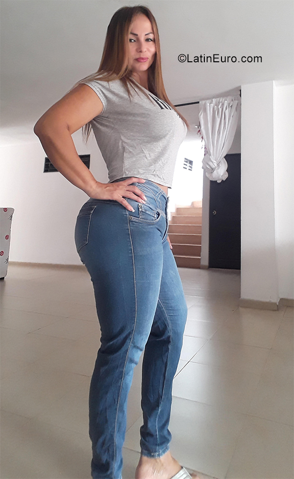 Date this funny Colombia girl Claudia from Cali CO27990