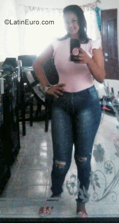 Date this athletic Colombia girl Yesenia from Barranquilla CO25439