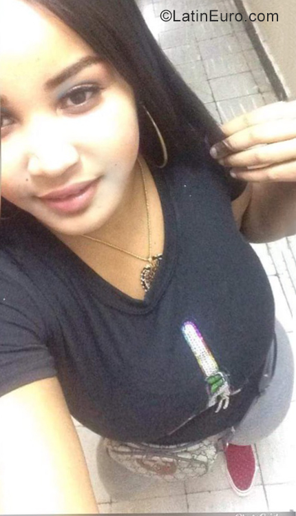 Date this passionate Dominican Republic girl Winifer from Santo Domingo DO34962