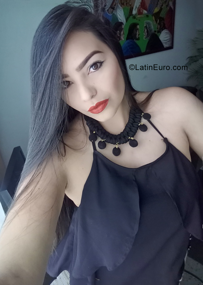Date this stunning Venezuela girl Fima from San Cristobal VE2415