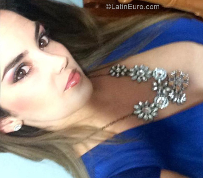 Date this beautiful Cuba girl Leydia from Havana CU529