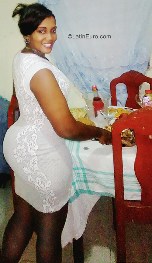 Date this sensual Dominican Republic girl Paula from Higuey DO35004