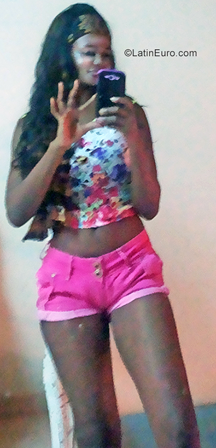 Date this happy Colombia girl Lucia from Pereira CO25483