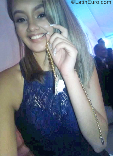 Date this charming Paraguay girl Leticia from Encarnacion PY19