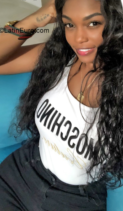 Date this georgeous Colombia girl Andrea from Cali CO25492