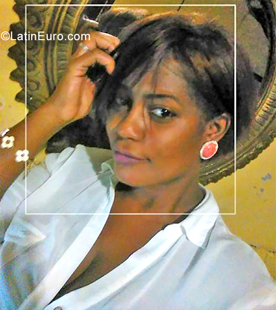 Date this stunning Dominican Republic girl Yajaira from Santo Domingo DO35048