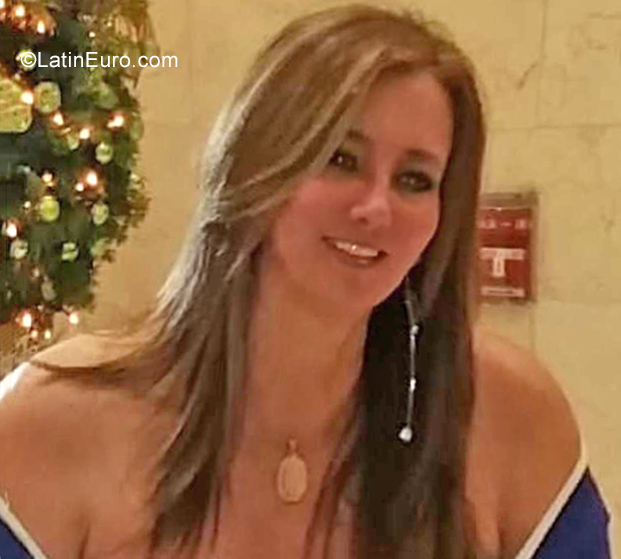 Date this georgeous Colombia girl Angela from Cali CO25518