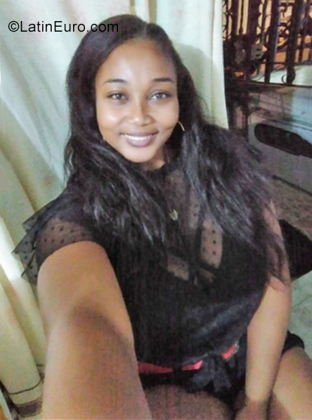 Date this sensual Colombia girl Valentina from Cali CO25525