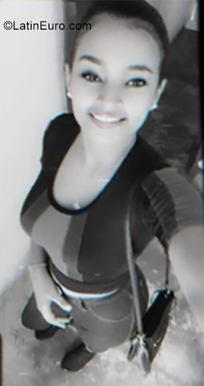 Date this charming Dominican Republic girl Luisa from Santiago De Los Caballeros DO35112