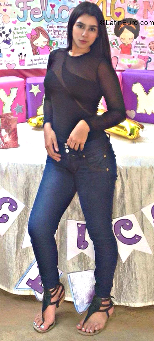 Date this foxy Venezuela girl Jocelen from Ciudad Guayana VE2462