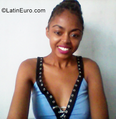 Date this nice looking Brazil girl Gessica from Belo Horizonte BR10851