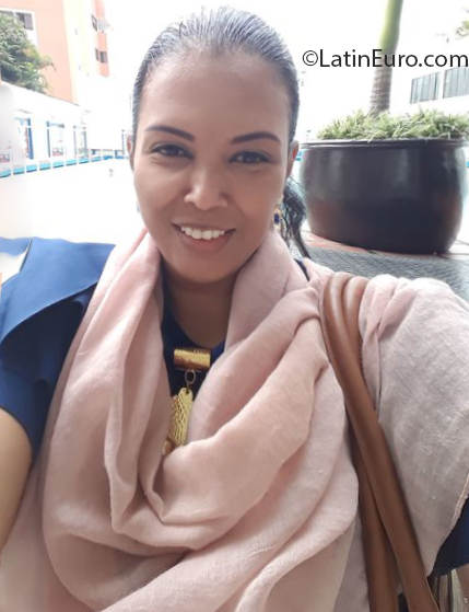 Date this exotic Colombia girl Julieta from Cali CO25566