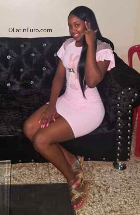 Date this hot Dominican Republic girl Esbamel from Santo Domingo DO35211