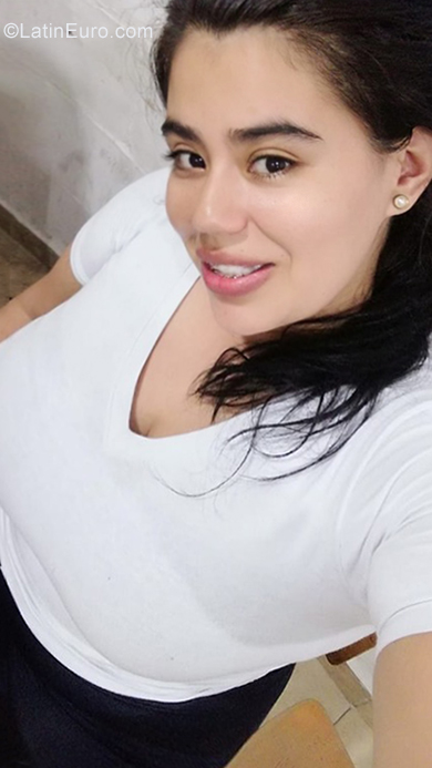 Date this cute Colombia girl Deisy from Bogota CO25587