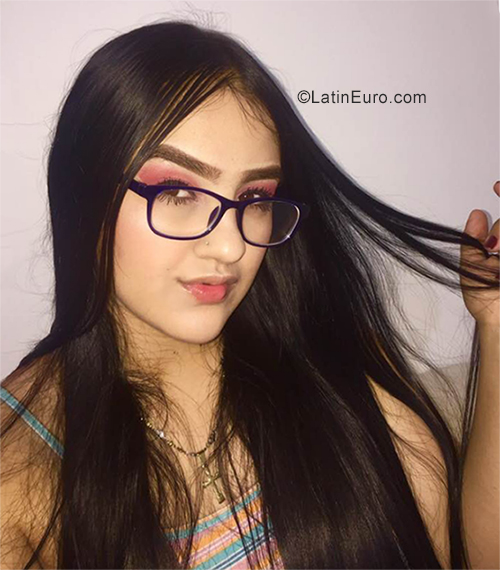 Date this lovely Colombia girl Milly from Pereira CO25592