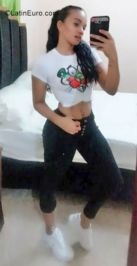 Date this georgeous Dominican Republic girl Gabriela from La Vega DO35284