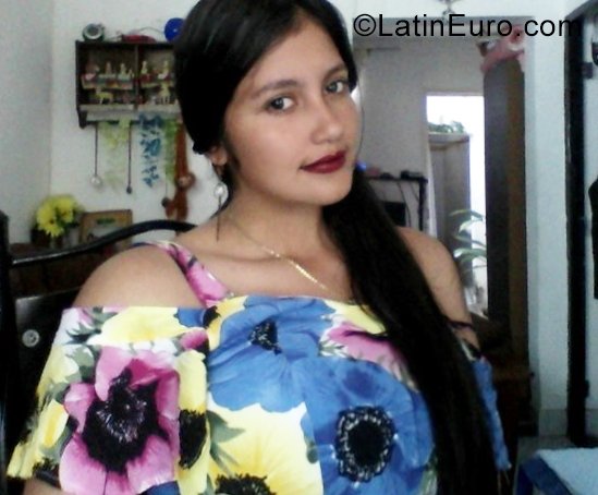 Date this georgeous Colombia girl Lucia from Bogota CO25631