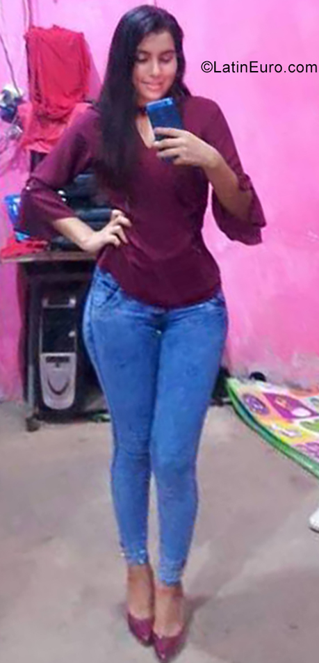 Date this gorgeous Ecuador girl Genesis from Playas EC343