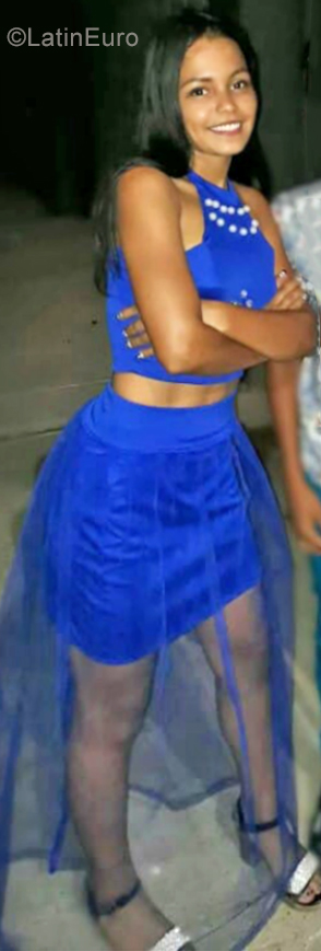 Date this attractive Colombia girl Jhoana from Guadalupe CO25669