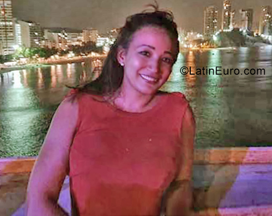Date this attractive Colombia girl Karina from Santa Marta CO25720