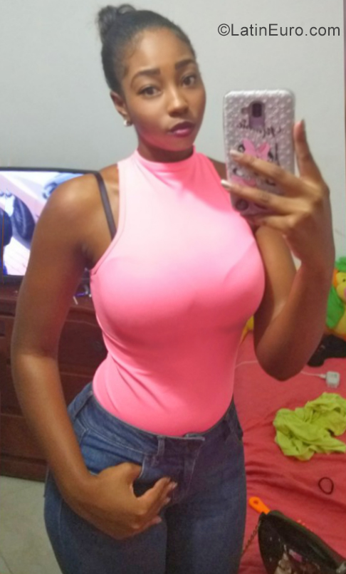 Date this cute Colombia girl Gloria Estefany from Medellin CO25754