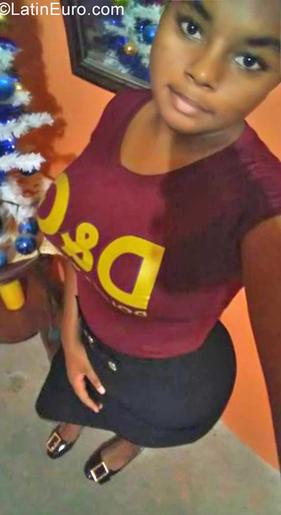 Date this voluptuous Dominican Republic girl Alexa from Santo Domingo DO35448