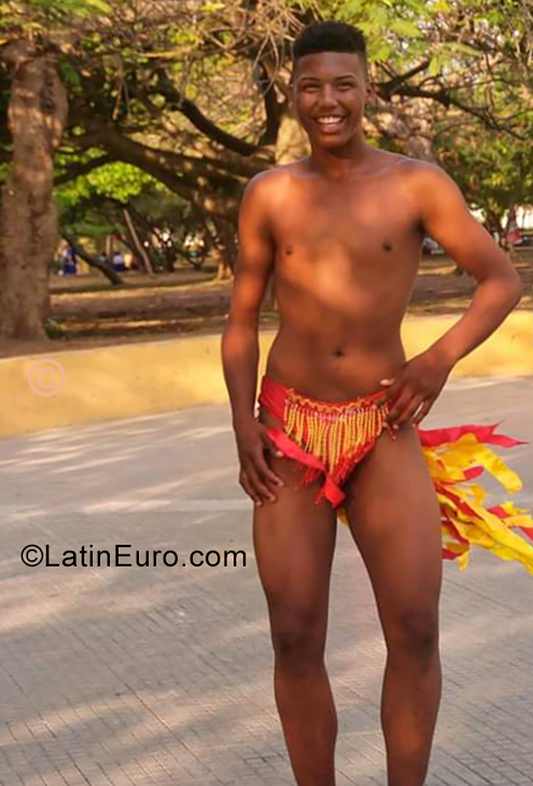 Date this stunning Colombia man Jhon from Cartagena CO25773