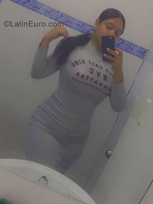 Date this beautiful Dominican Republic girl Genesis from Mao Valverde DO35850