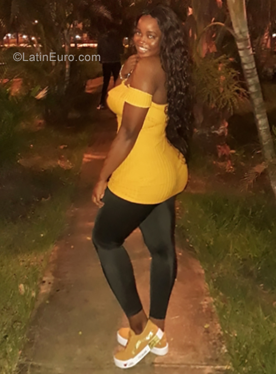 Date this sultry Colombia girl Johanna Patricia from Cali CO26971