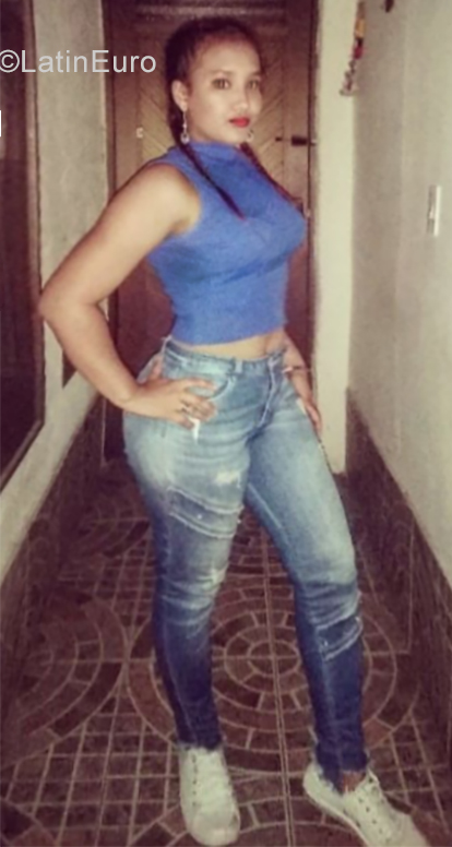 Date this athletic Colombia girl Angie from Medellin CO25804