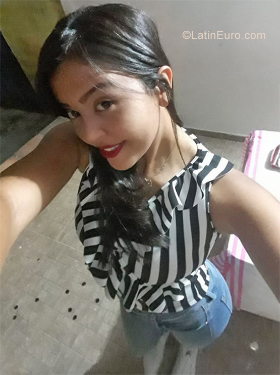 Date this sensual Colombia girl Claudia from Barrancabermeja CO25809
