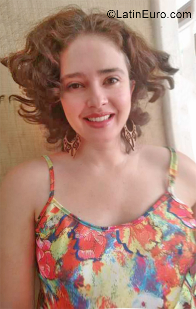 Date this good-looking Brazil girl Larisse from Goiania BR11378