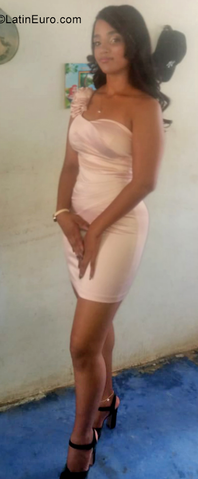 Date this gorgeous Dominican Republic girl Gabi from Santiago DO35576