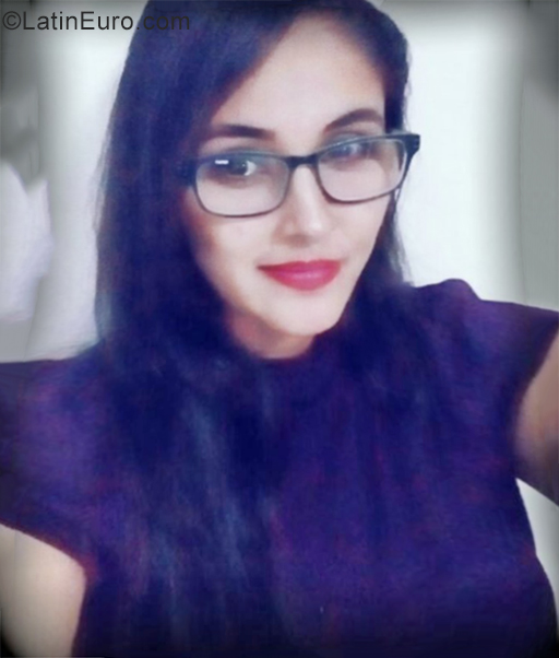 Date this nice looking Honduras girl Gisela from San Pedro Sula HN2684