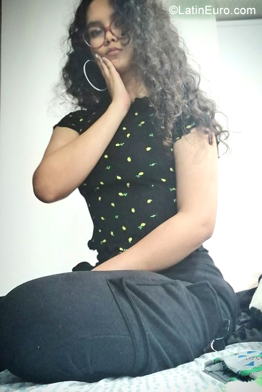 Date this sultry Colombia girl Melani from Medellin CO25850