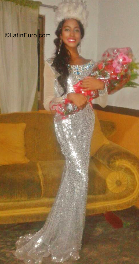 Date this gorgeous Colombia girl Yansejaria from Medellin CO25989