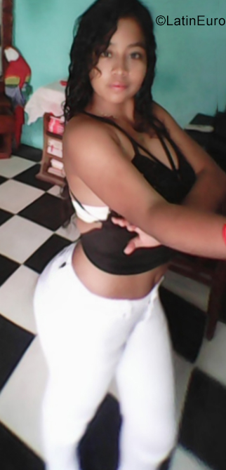 Date this lovely Colombia girl Fernanda from Cali CO25867