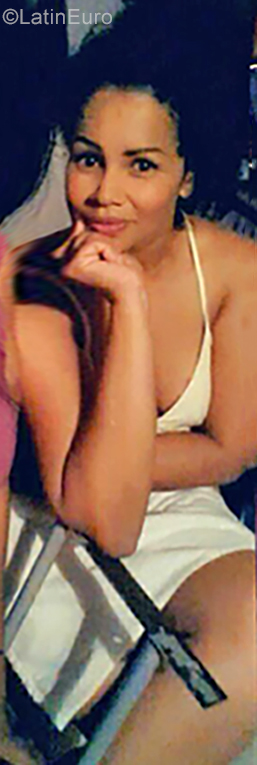 Date this happy Venezuela girl Desiree from Ciudad Guayana VE2626