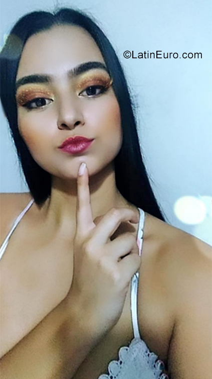 Date this cute Colombia girl Dani from Medellin CO25884