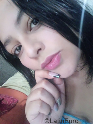 Date this nice looking Colombia girl Jen from Medellin CO25895