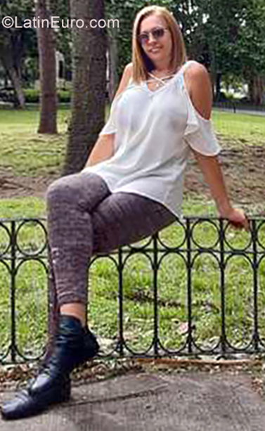 Date this hard body Argentina girl Janett from Buenos Aires AR222