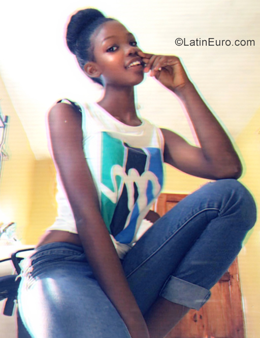 Date this good-looking Dominican Republic girl Madelin from Santo Domingo DO35724