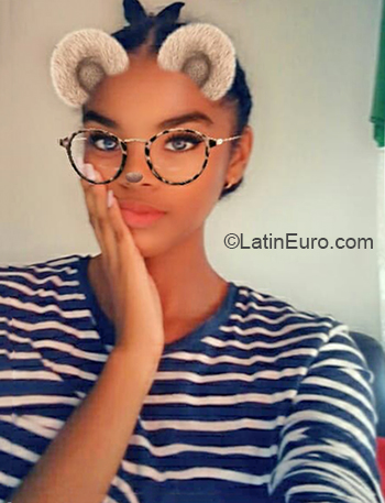 Date this pretty Colombia girl Wendy from Cartagena CO25916