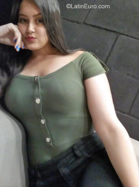 Date this stunning Colombia girl Kathy from Bogota CO25917