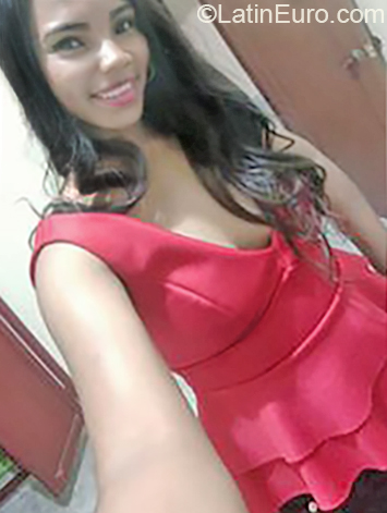 Date this hot Colombia girl Katerine from Cali CO25929