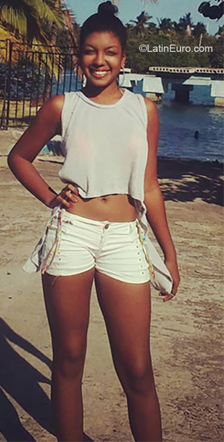 Date this tall Cuba girl Kitty from Havana CU572