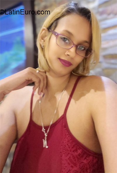 Date this foxy Dominican Republic girl Jennifer from Santo Domingo DO35775