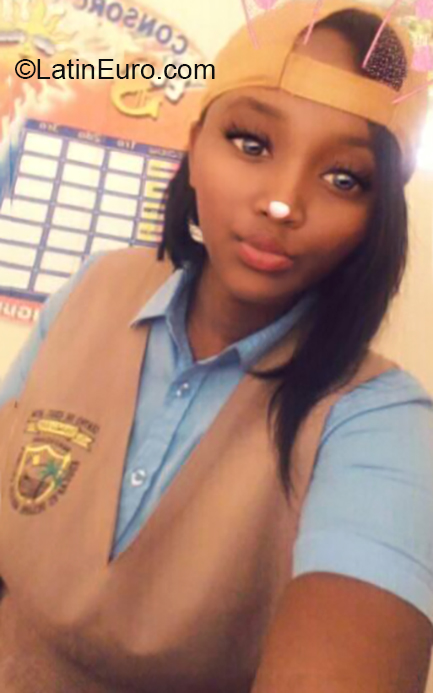 Date this sultry Dominican Republic girl Ana lidia from Juan Dolio DO35809
