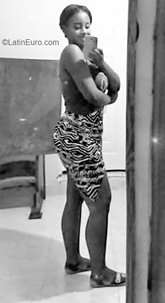 Date this hot Dominican Republic girl Yasiry from Bonao DO35832